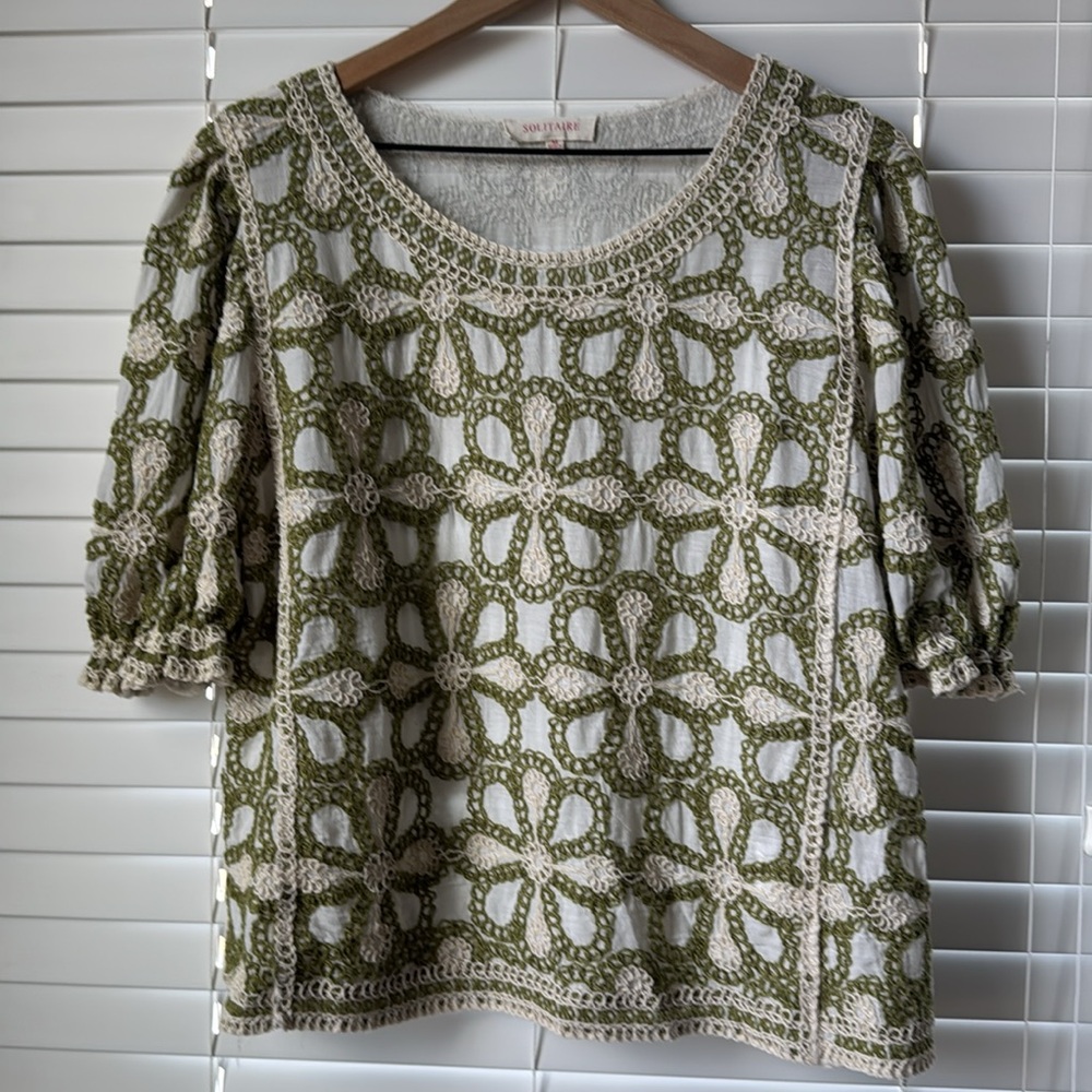 SOLITAIRE Crochet Green/White Floral Knit Puff Sleeve Size Medium Blouse
